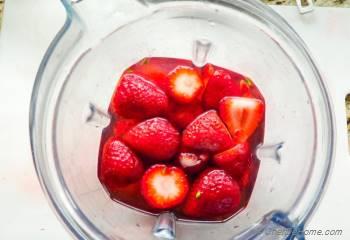 Step for Recipe - Spiked Vodka Strawberry Agua Fresca