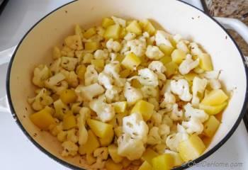 Step for Recipe - Aloo Gobi - Cauliflower Potato Curry