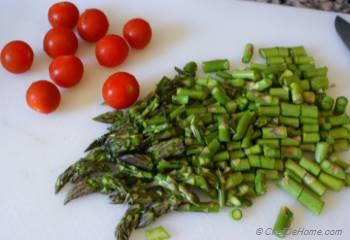 Step for Recipe - Asparagus with Garlic and Cherry Tomatoes