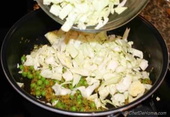 Step for Recipe - Matar Pata Gobi Ki Sabji