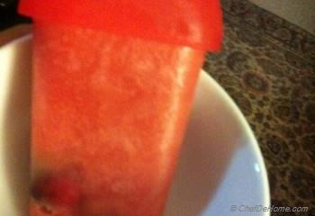 Step for Recipe - Watermelon and Grapes Ice Pops