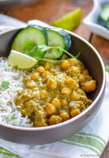 Roasted Tomatillos Chickpea Curry