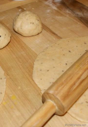 Black Pepper Spiced Flat Bread