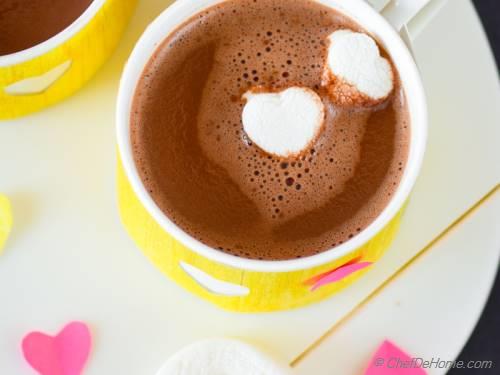Thick and Creamy Skinny Hot Chocolate – Turnip the Oven