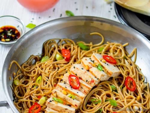 https://media.chefdehome.com/500/375/1/sesame-garlic-noodles/easy-sesame-garlic-noodles-dinner-chefdehome-3.jpg