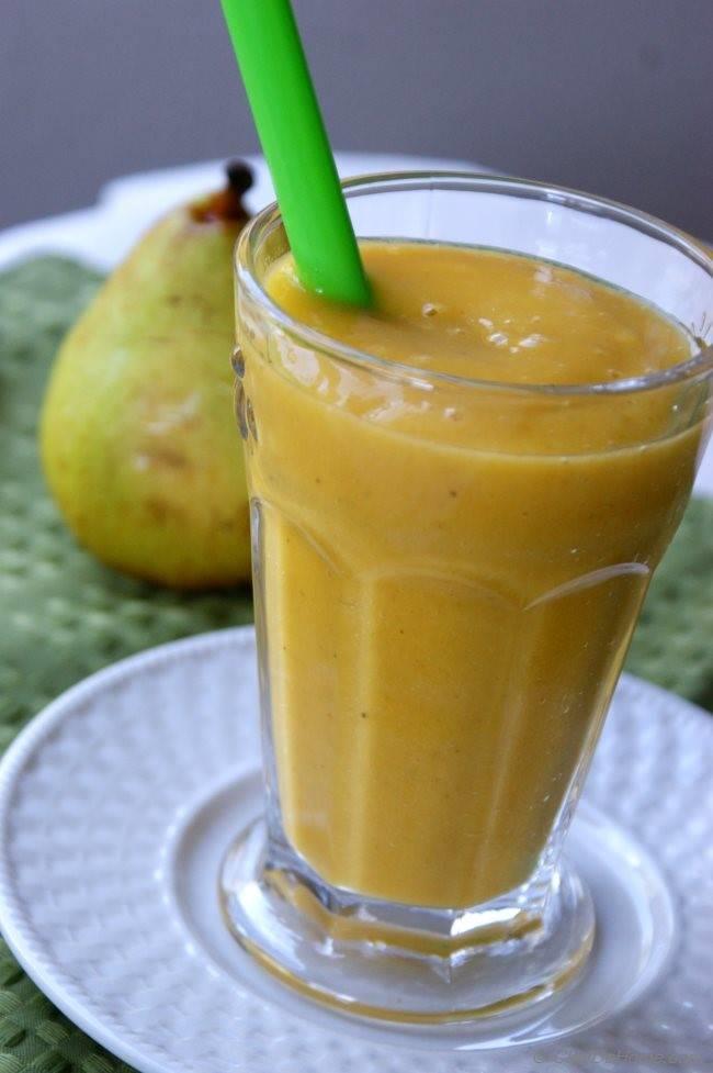 Mangolicious Mango-Pear Smoothie