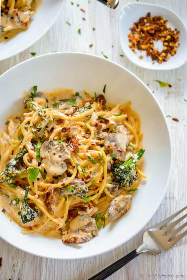 One Pot Gluten Free Spaghetti with Mushroom Sundried Tomato Cream