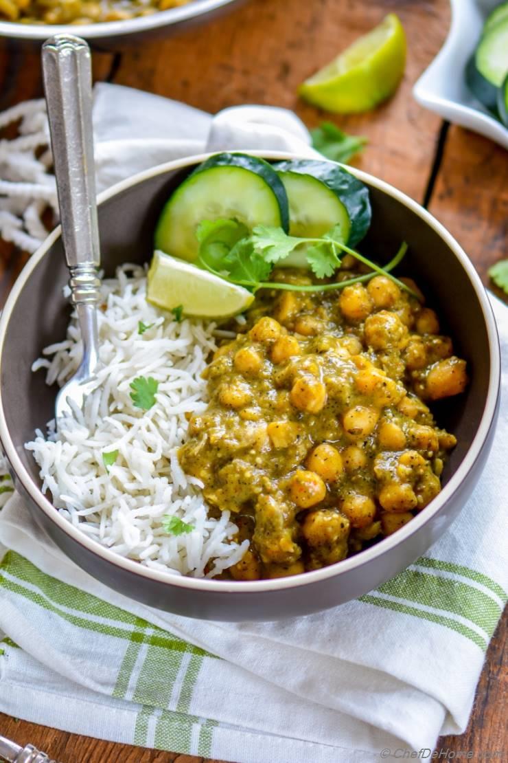Roasted Tomatillos Chickpea Curry