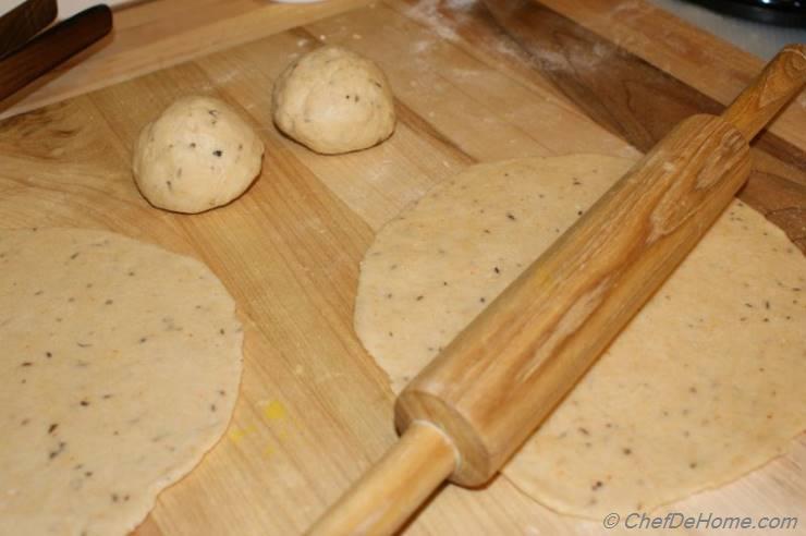 Black Pepper Spiced Flat Bread