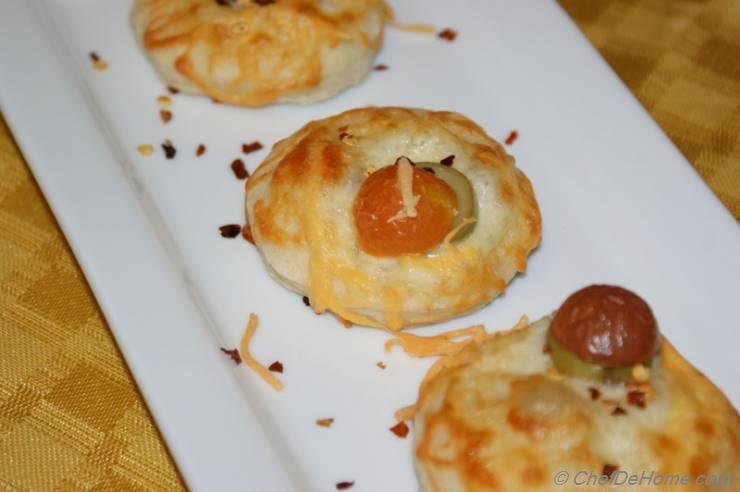 Cherry Tomatoes and Olive Pizza Bites