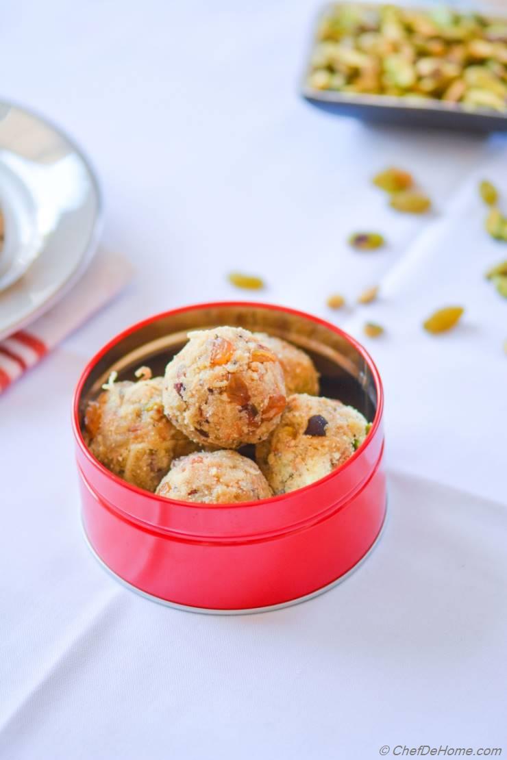 Indian Sweet Rava (Semolina) Ladoo