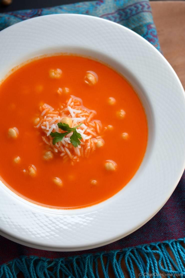 Tomato and Rice Soup with Chickpeas