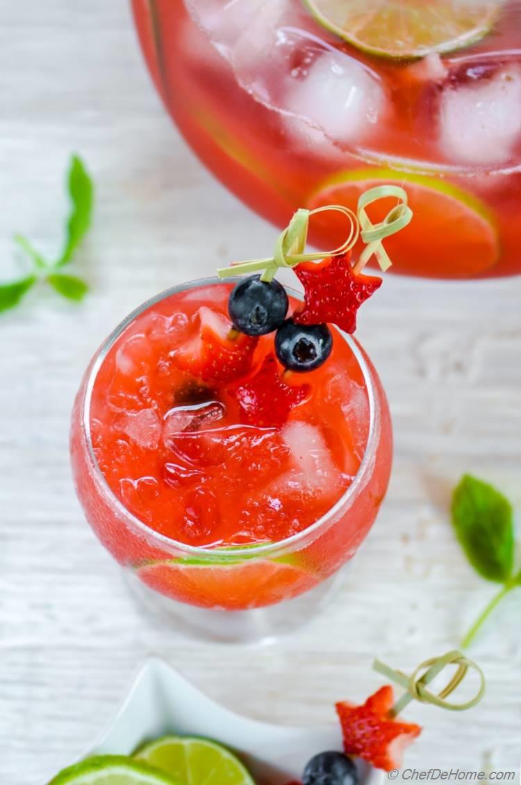 Refreshing Mexican cocktail Strawberry Agua Fresca for Red White and Blue Theme Party | chefdehome.com