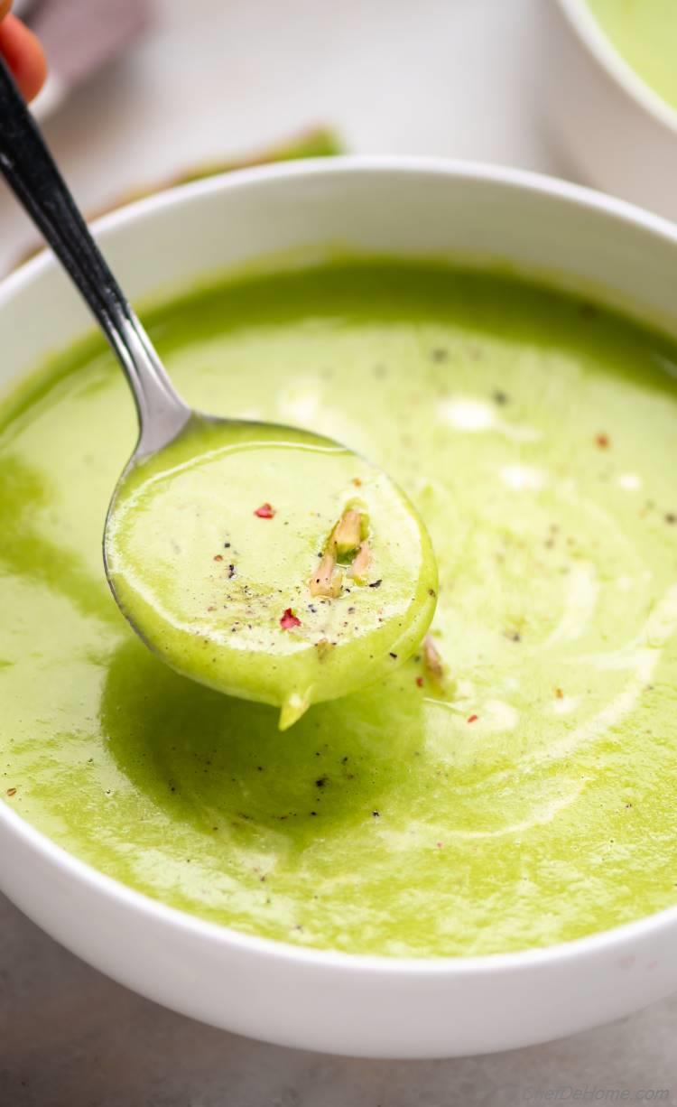 Creamy soup of asparagus with half and half