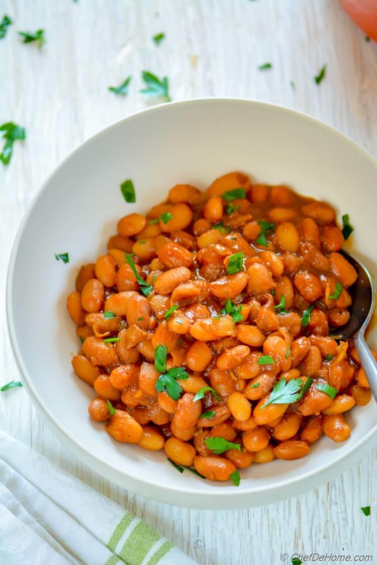 Creamy vegetarian made from scratch baked beans | chefdehome.com
