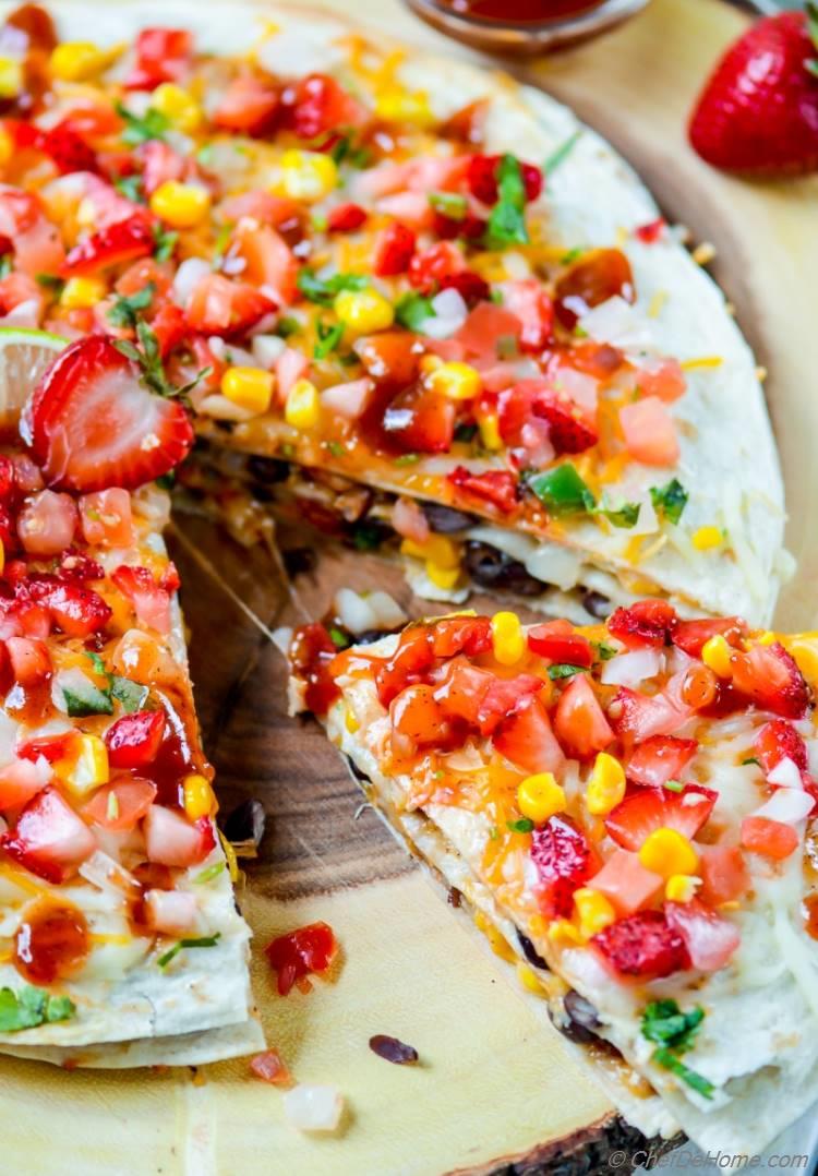 Party-style Layered BBQ Chicken Quesadilla with Black Beans and Strawberries | chefdehome.com