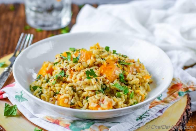 Meatless monday dinner of creamy nutty butternut squash risotto is perfect to welcome fall a healthy way | chefdehome.com