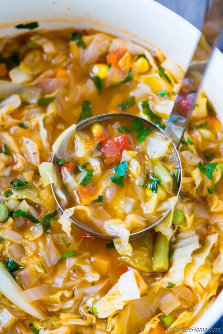 Easy cabbage soup for meatless and easy weeknight dinner | chefdehome.com