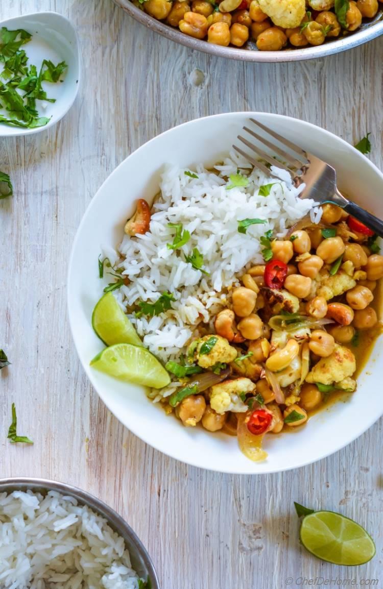 Chickpeas and Cauliflower Curry for meatless dinner indian-style | chefdehome.com