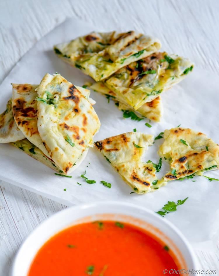 Restaurant Style Homemade Indian Cheese Garlic Naan | chefdehome.com