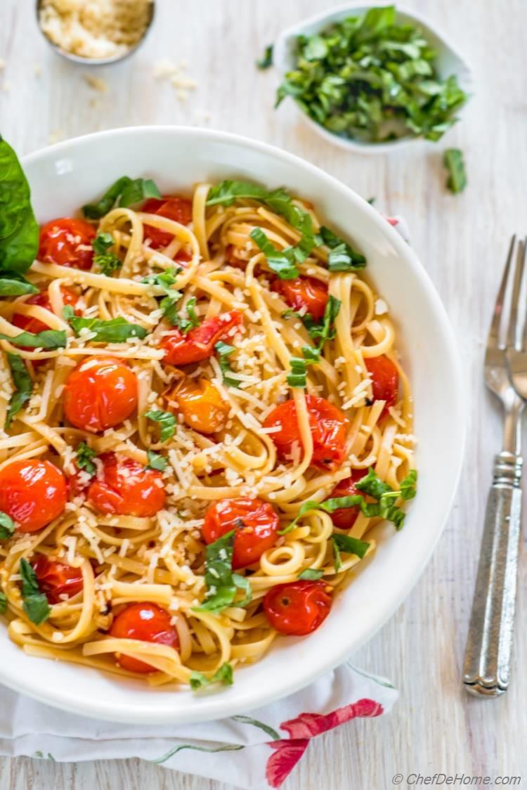 Burst Cherry Tomatoes and Garlic Sauce Pasta | chefdehome.com