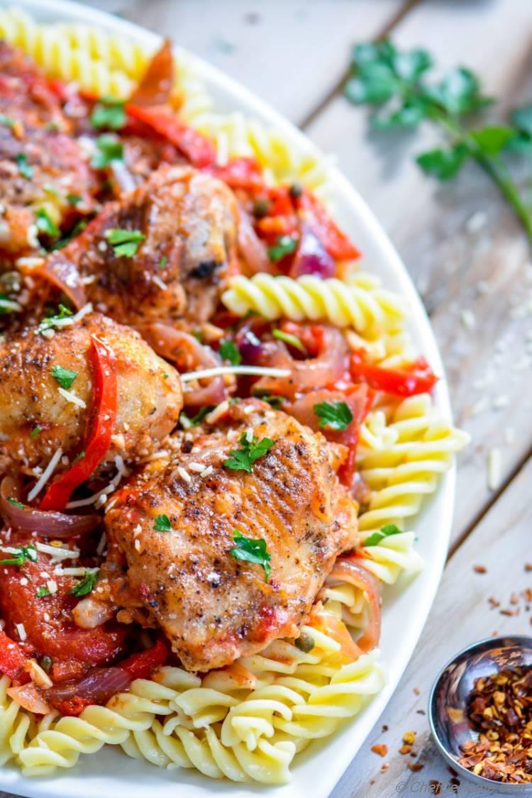 An easy family style dinner Chicken Cacciatore Peppers Wine Sauce and Pasta | chefdehome.com