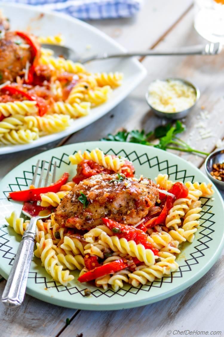 Easy Slow Cooker Chicken Cacciatore and Pasta | chefdehome.com