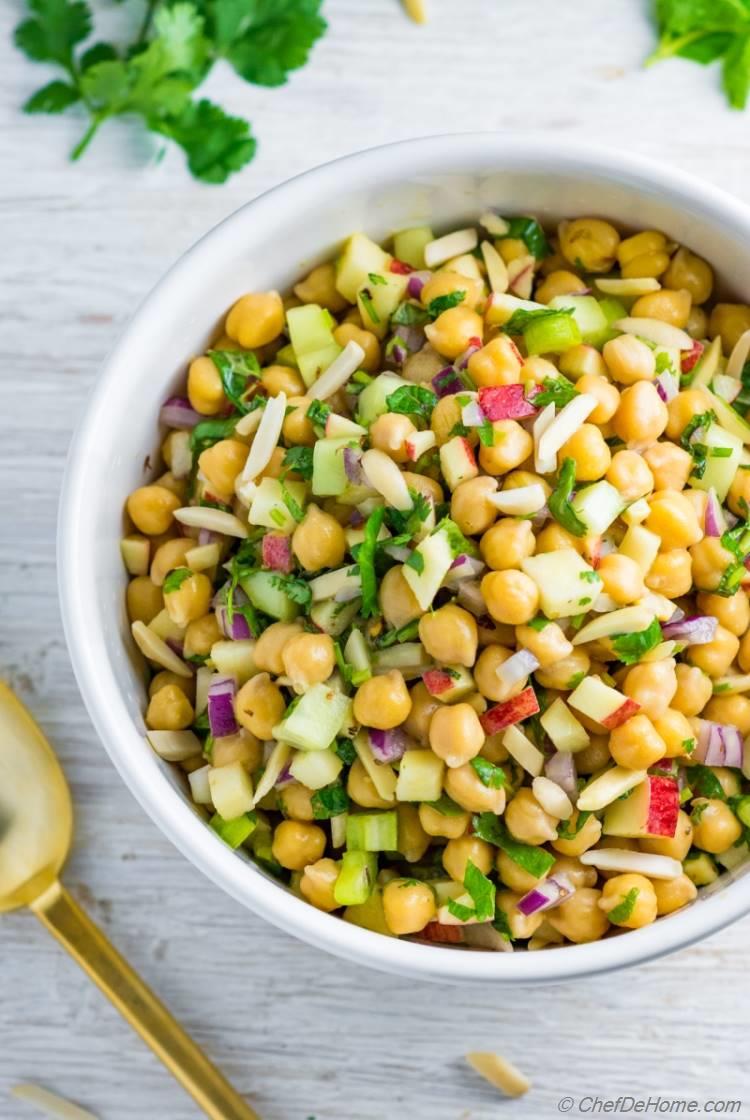 Gluten free and vegan healthy chickpea salad for a hearty lunch or dinner side | chefdehome.com