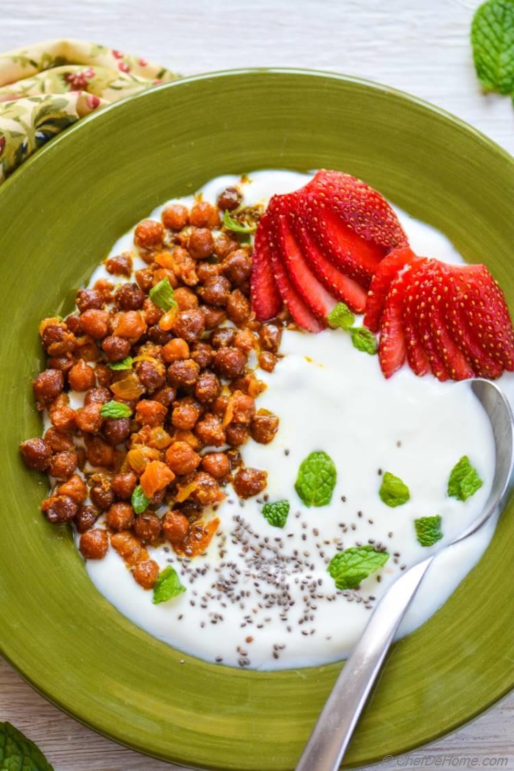 Masala Chickpeas with Yogurt