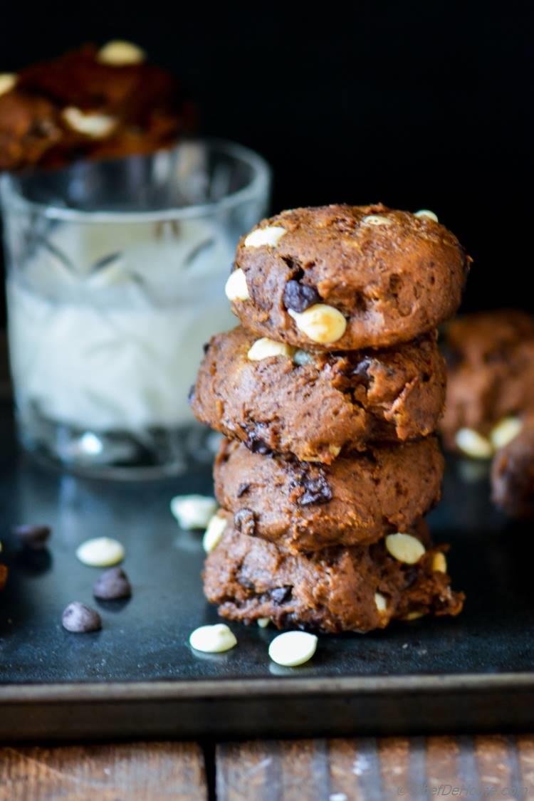  Just 30 minutes for Better than store bought Soft Double Chocolate Pumpkin Cookies made with raw date sugar | chefdehome.com