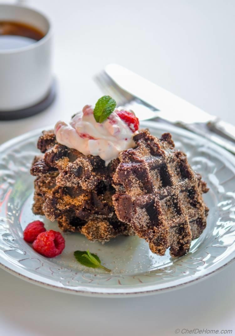 Cinnamon Sugar Coat Churro Waffle with Chocolate | chefdehome.com