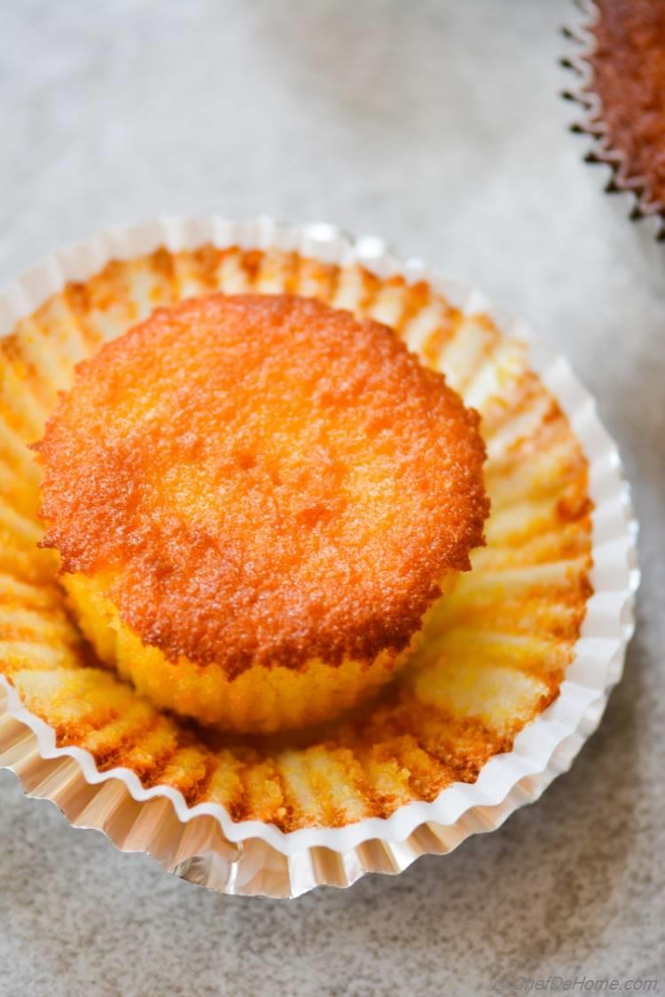 I made few cupcakes from leftover batter of gluten free, and citrus-y clementine cake. pure bonus!