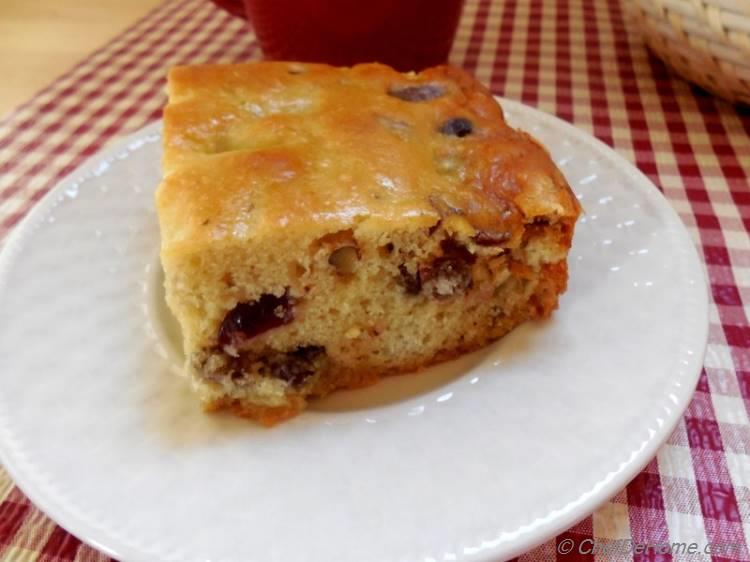 Slice of cranberry and walnuts coffee cake | chefdehome.com