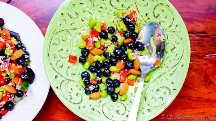 Quinoa Power Detox Salad with arugula almonds blueberries and edamame | chefdehome.com 