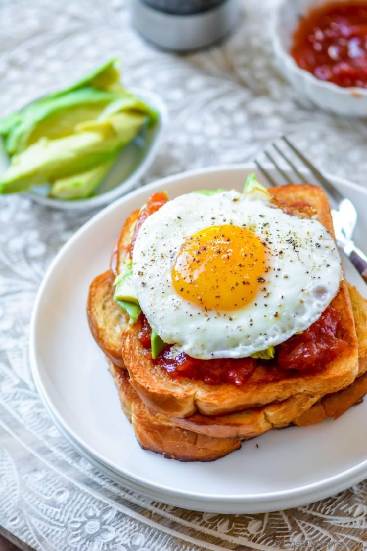 A scrumptious egg toast with homemade tomato jam | chefdehome.com 