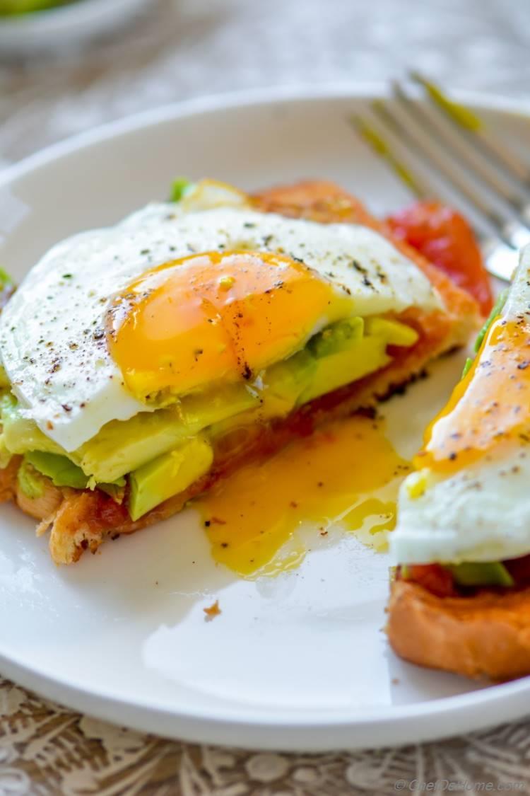 Sunny Side up Eggs with runny yolk and a toast | chefdehome.com 