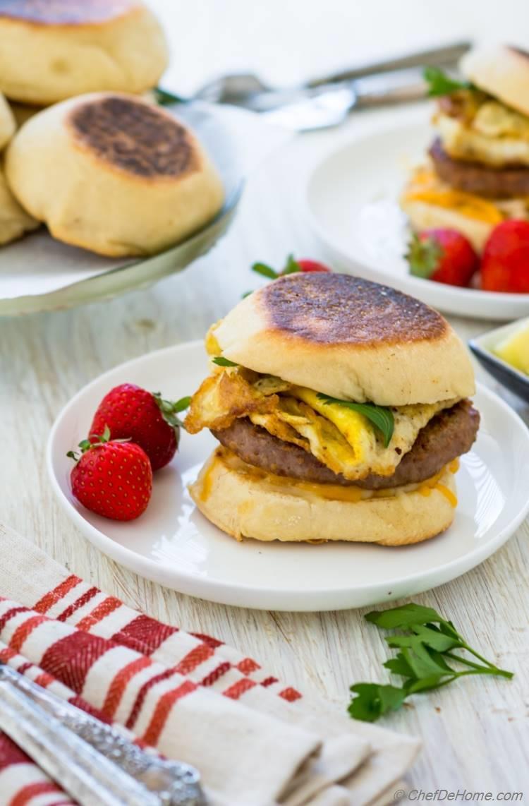 Homemade fluffy fresh baked English Muffins | chefdehome.com