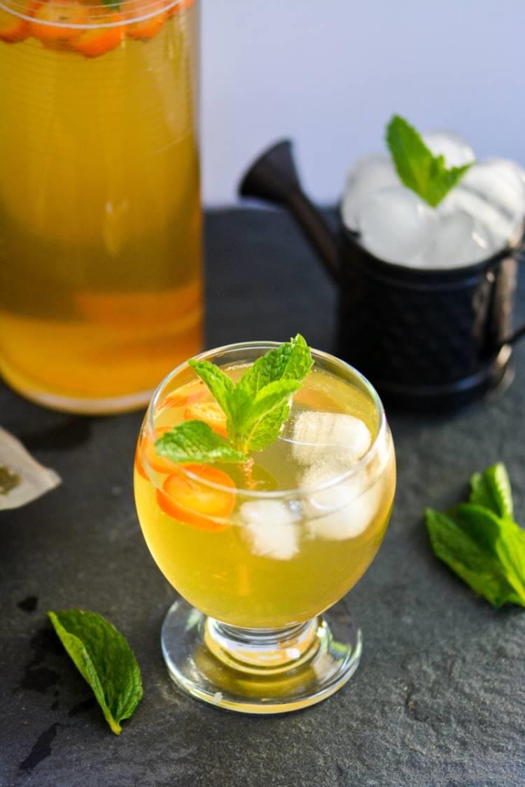 Sweet Green Tea and Kumquat Spritzer | chefdehome.com