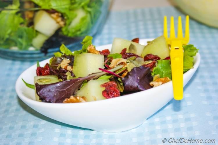 Healthy Melon Salad with Walnuts and Greens | chefdehome.com