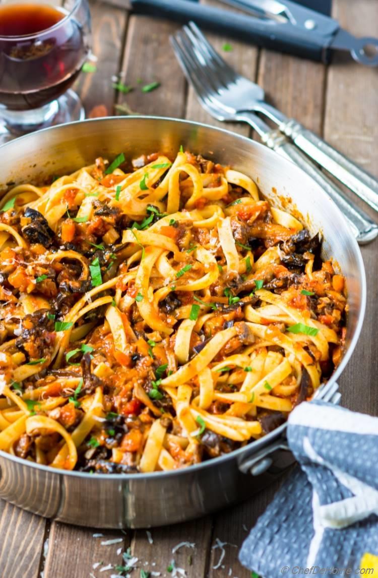 Mushroom Pasta Bolognese dinner for meatless monday | chefdehome.com