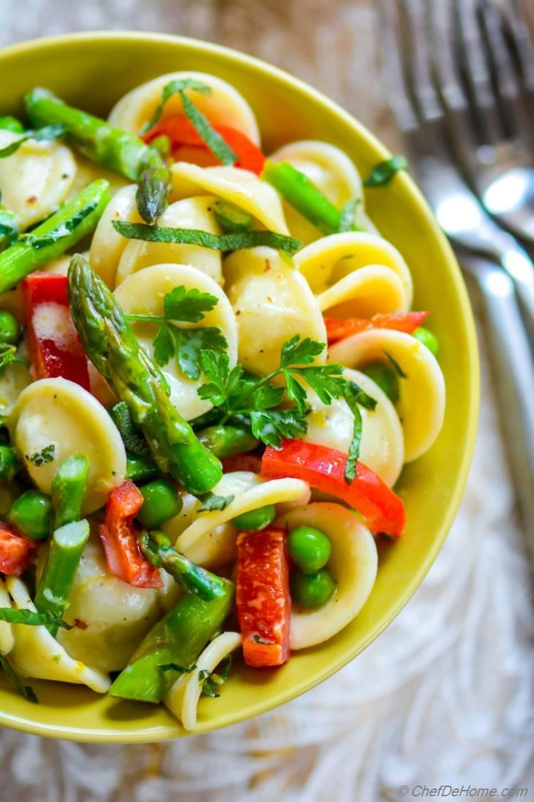 Spring Herb Pasta Primavera with Lemony Goat Cheese Sauce | chefdehome.com