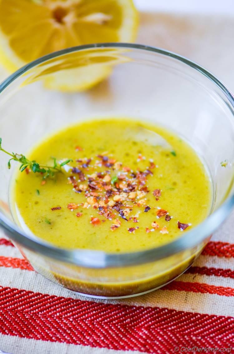 Lemony and Herb Thyme Holiday Dressing | chefdehome.com