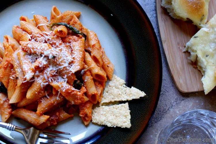 15 minutes for a delicious Italian Dinner - Penne Pasta in Tomato Cream Wine Sauce