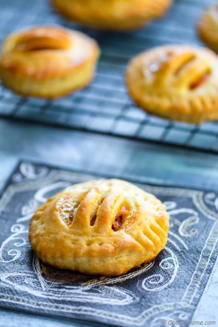 Wonder what to do with leftover sweet potatoes. How about sweet potato hand pies | chefdehome.com