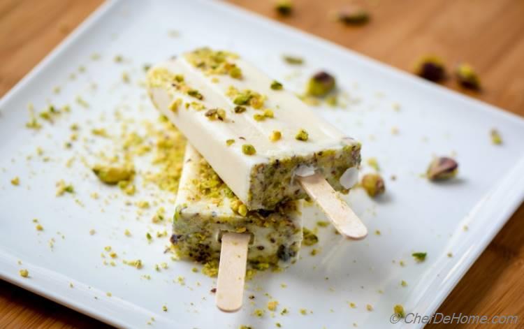 Frozen Creamy Pistachio Ice Cream Pops for Summer Dessert | chefdehome.com