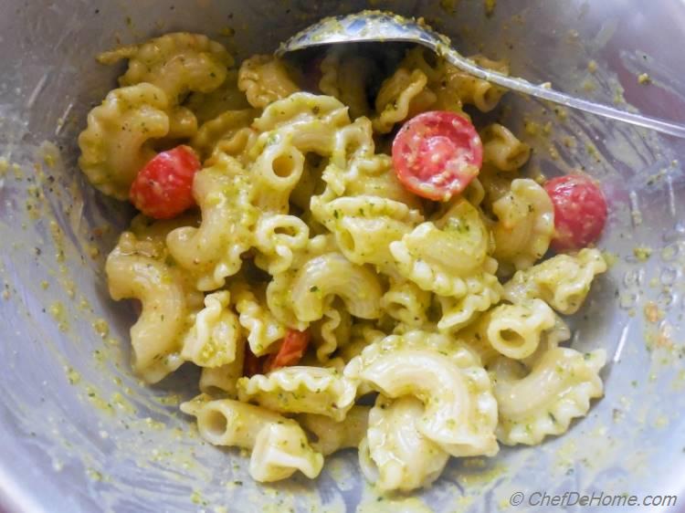 Homemade Pistachios and Basil Pesto Pasta!