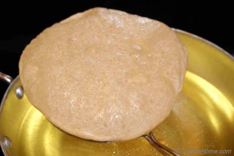 Homemade Indian deep fried bread - poori | chefdehome.com