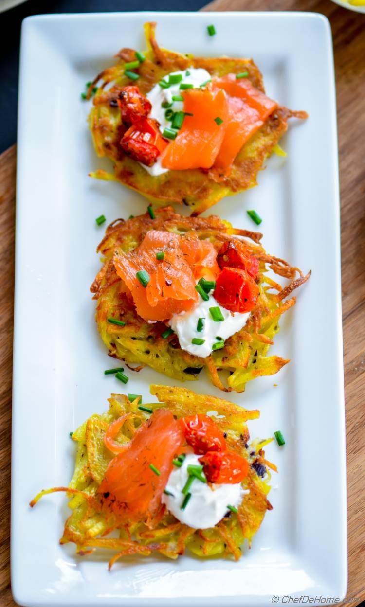 Mini Potatoes Latkes topped with smoked salmon and sweet roasted cherry tomatoes | chefdehome.com