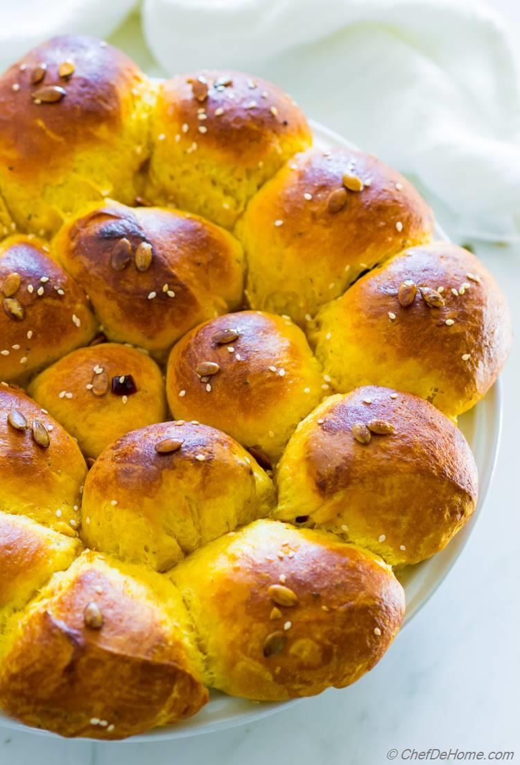 Recipe for Pumpkin and Ginger Dinner Rolls