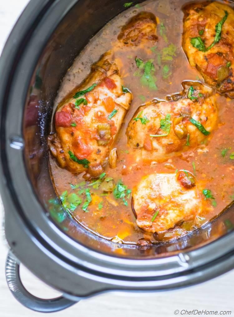 Easy crock pot salsa chicken which even works well with frozen chicken | chefdehome.com